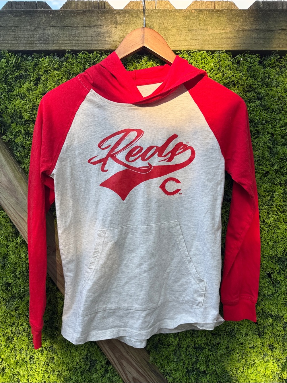 Genuine Merchandise Red & Cream 'Reds' Hooded Raglan Tee
